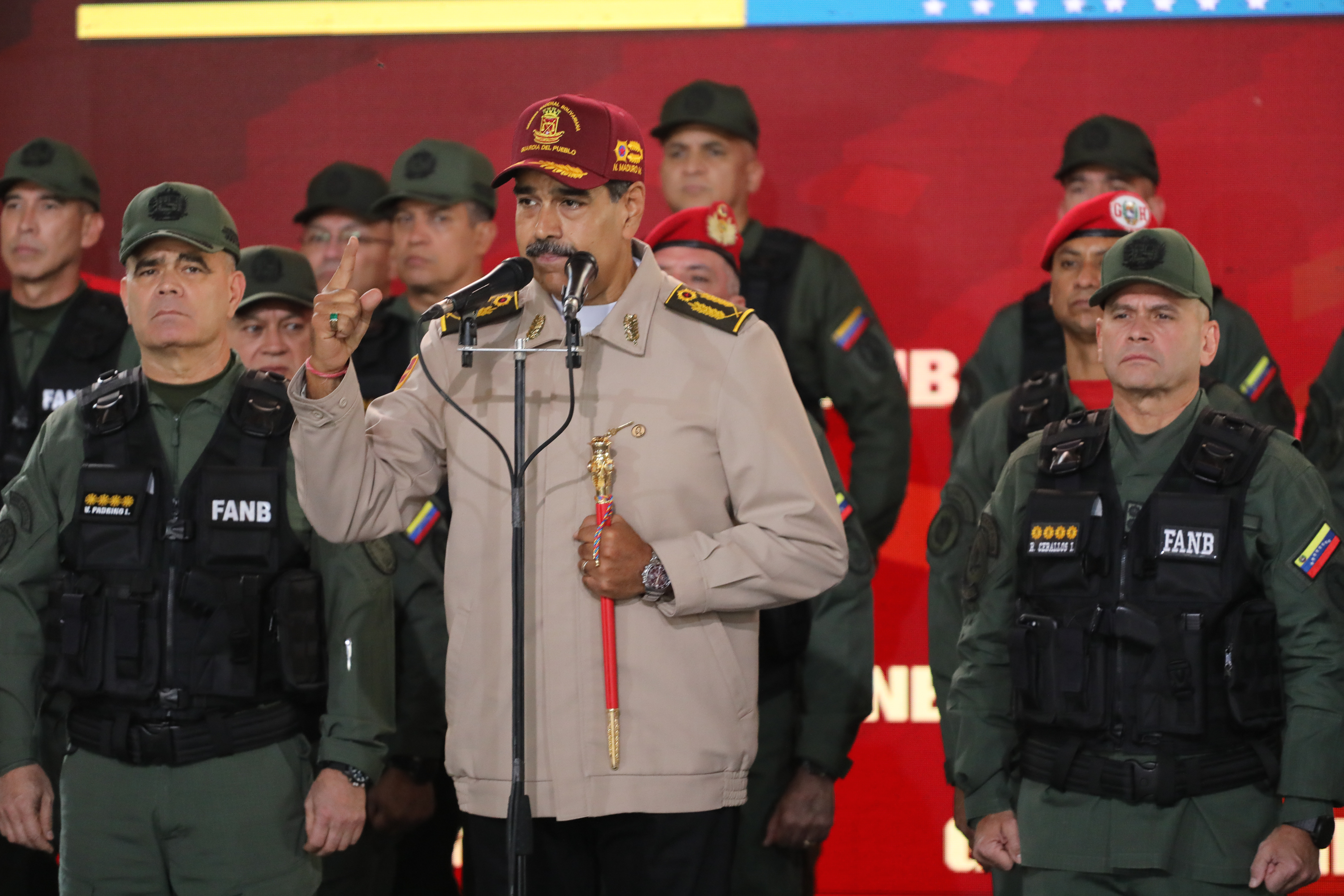 El País: Las fuerzas armadas venezolanas se convierten en el sostén político de Maduro